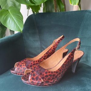 Size 12, NEVER WORN, peep toe patent leather heal, leopard design
